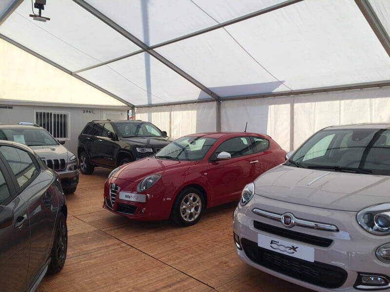 chapiteau de vente pour un garage